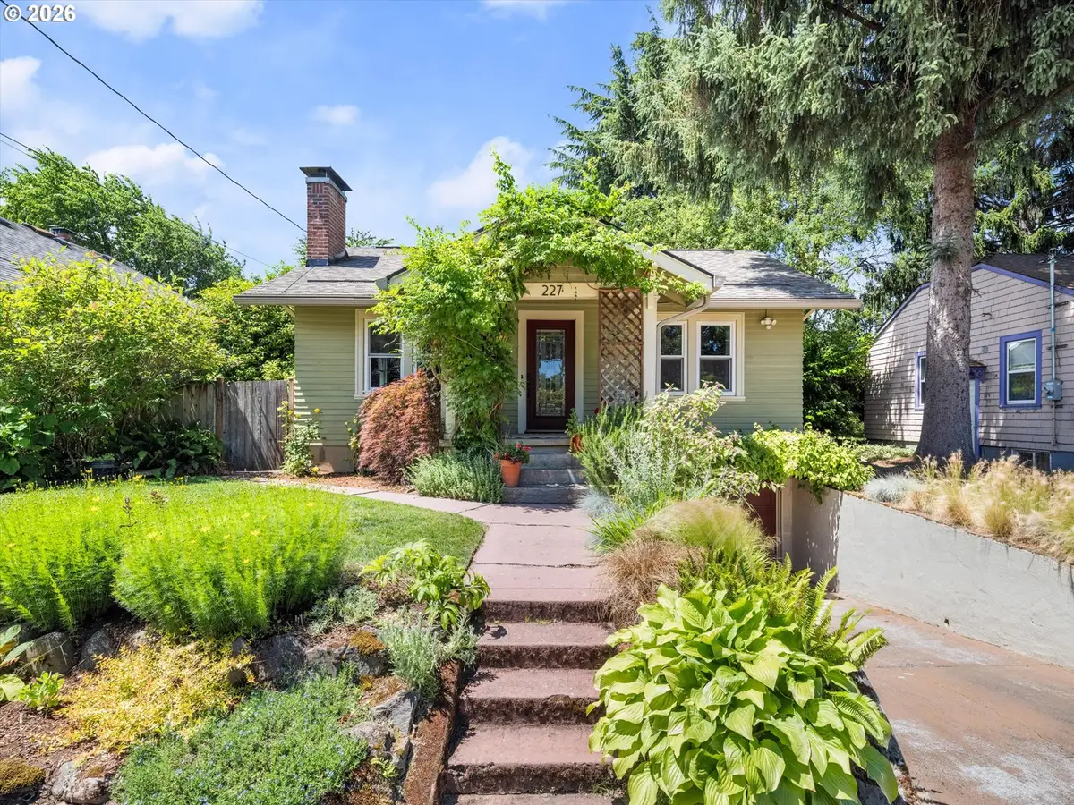 227 SE 84th Ave, Portland, OR 97216 - #1