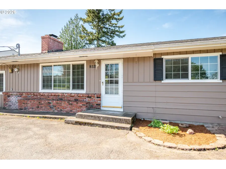 933 S Nevada Dr, Longview, WA 98632 - #3