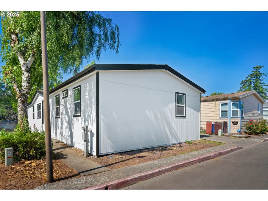 1949 SE Palmquist Rd #42, Gresham, OR 97080 - Image #2