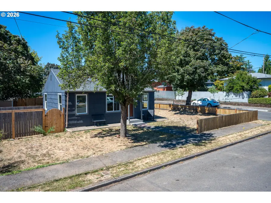 237 NE 109th Ave, Portland, OR 97220 - #3