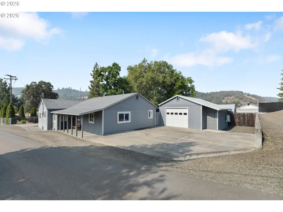 122 Grassy Ln, Roseburg, OR 97470 - #2