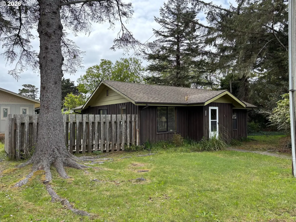 330 10th St, Bandon, OR 97411 - #1