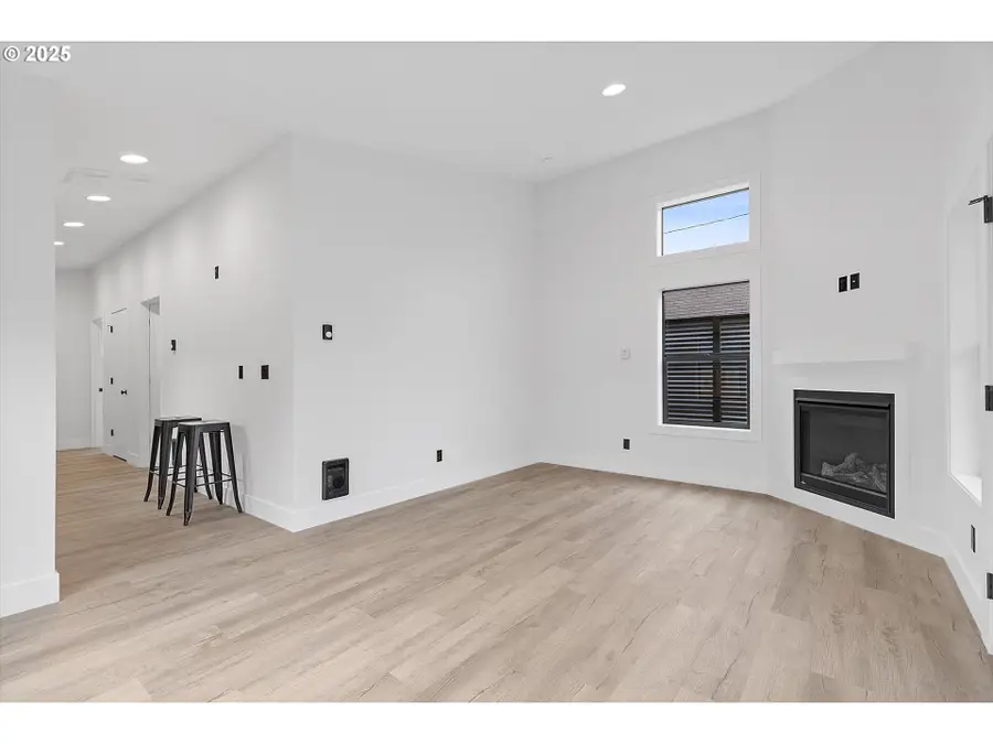 313 SE Oar Ave, Lincoln City, OR 97367 - Image #2