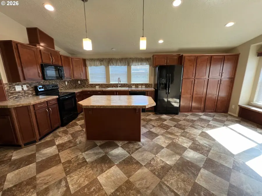 1207 E 10th, The Dalles, OR 97058 - #2