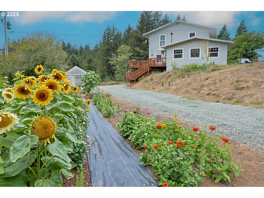 58894 Old Railroad Grade Rd, Coquille, OR 97423 - Image #2