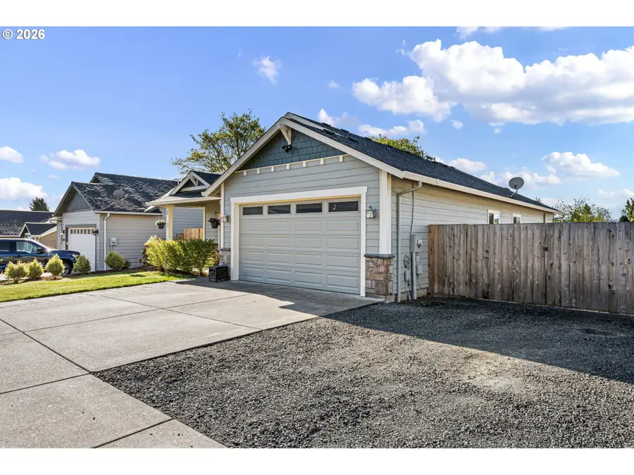 1415 Cottonwood Pl, Cottage Grove, OR 97424 - #2