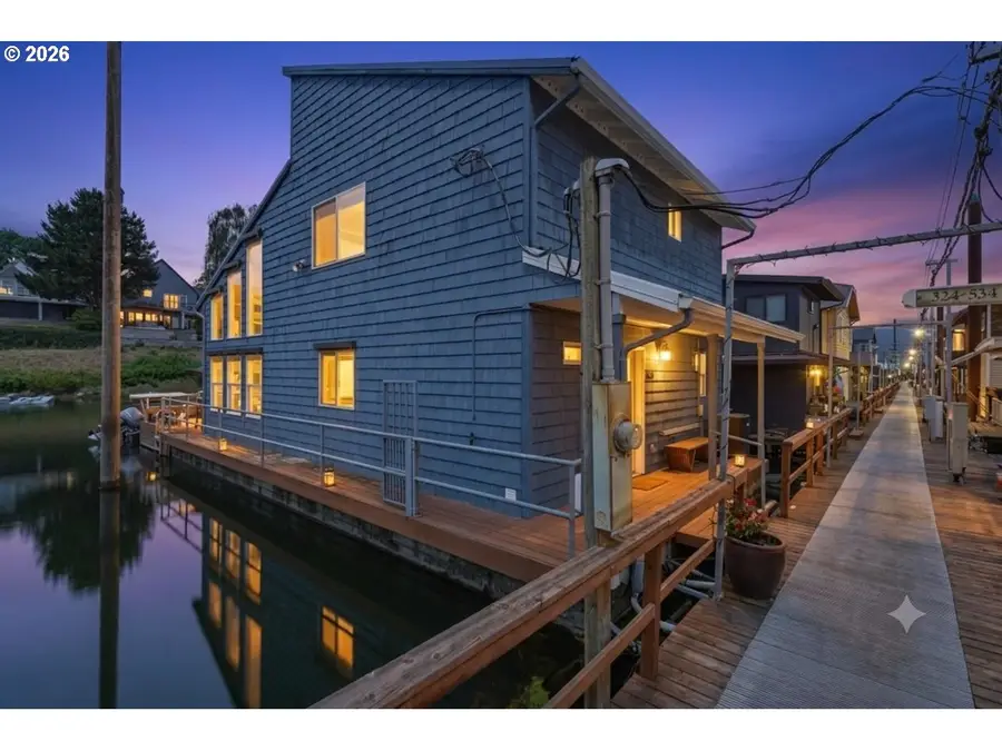534 Tomahawk Dr, Portland, OR 97217 - #3