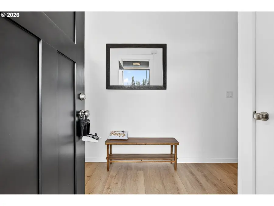 872 Laurel Pl, Silverton, OR 97381 - #3