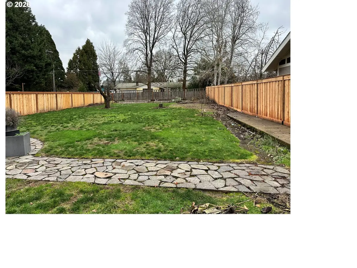 695 SE Century Blvd, Hillsboro, OR 97123 - Image #1