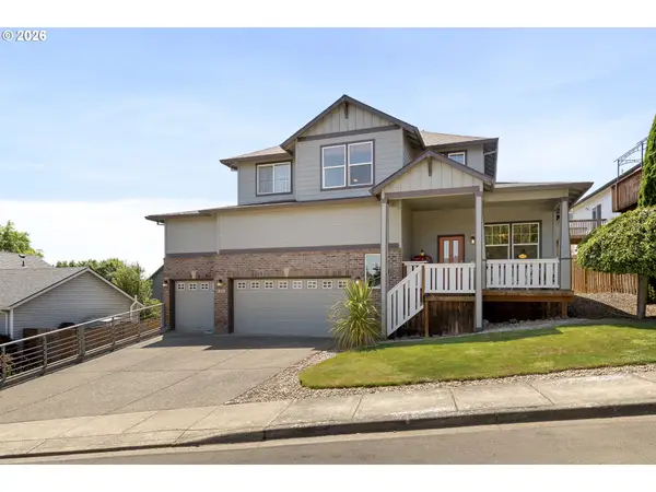 1010 SW Falcon Crest Dr, Dundee, OR 97115