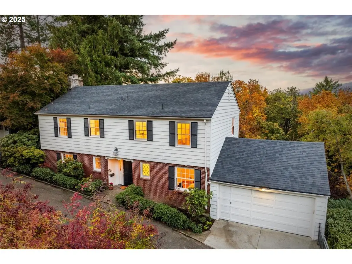 3333 SW Heather Ln, Portland, OR 97201 - Image #1