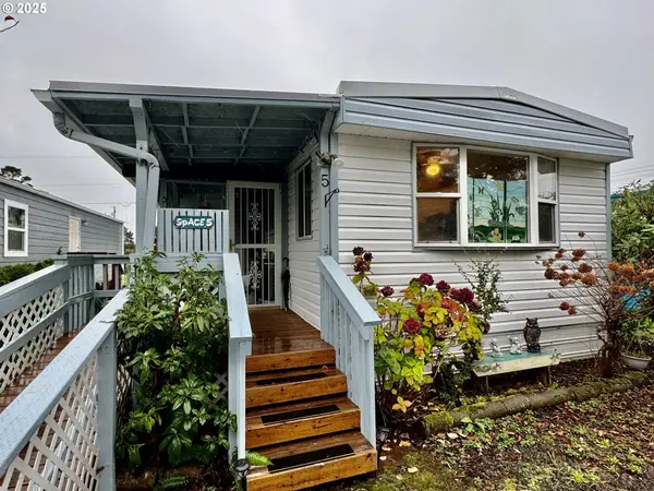 1699 27th St #5, Florence, OR 97439