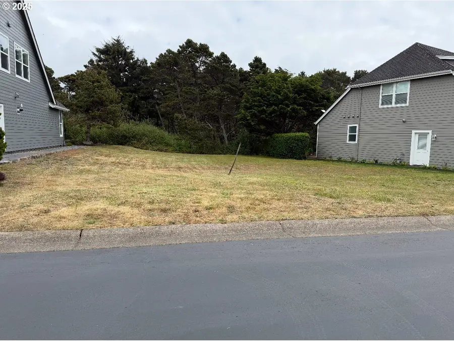 5725 SW Arbor Dr, South Beach, OR 97366 - Image #2