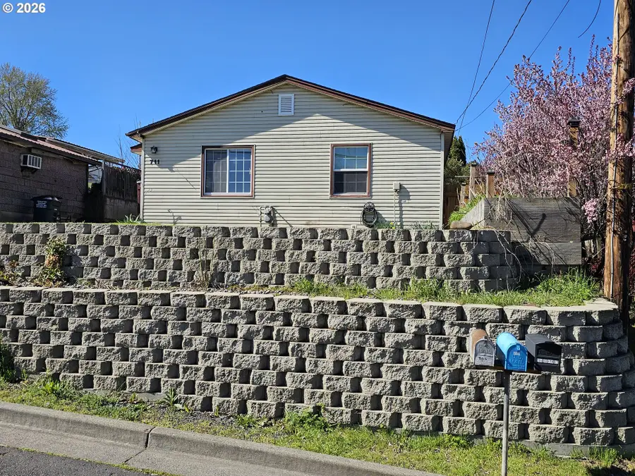 711 SE 8th St, Pendleton, OR 97801 - #3