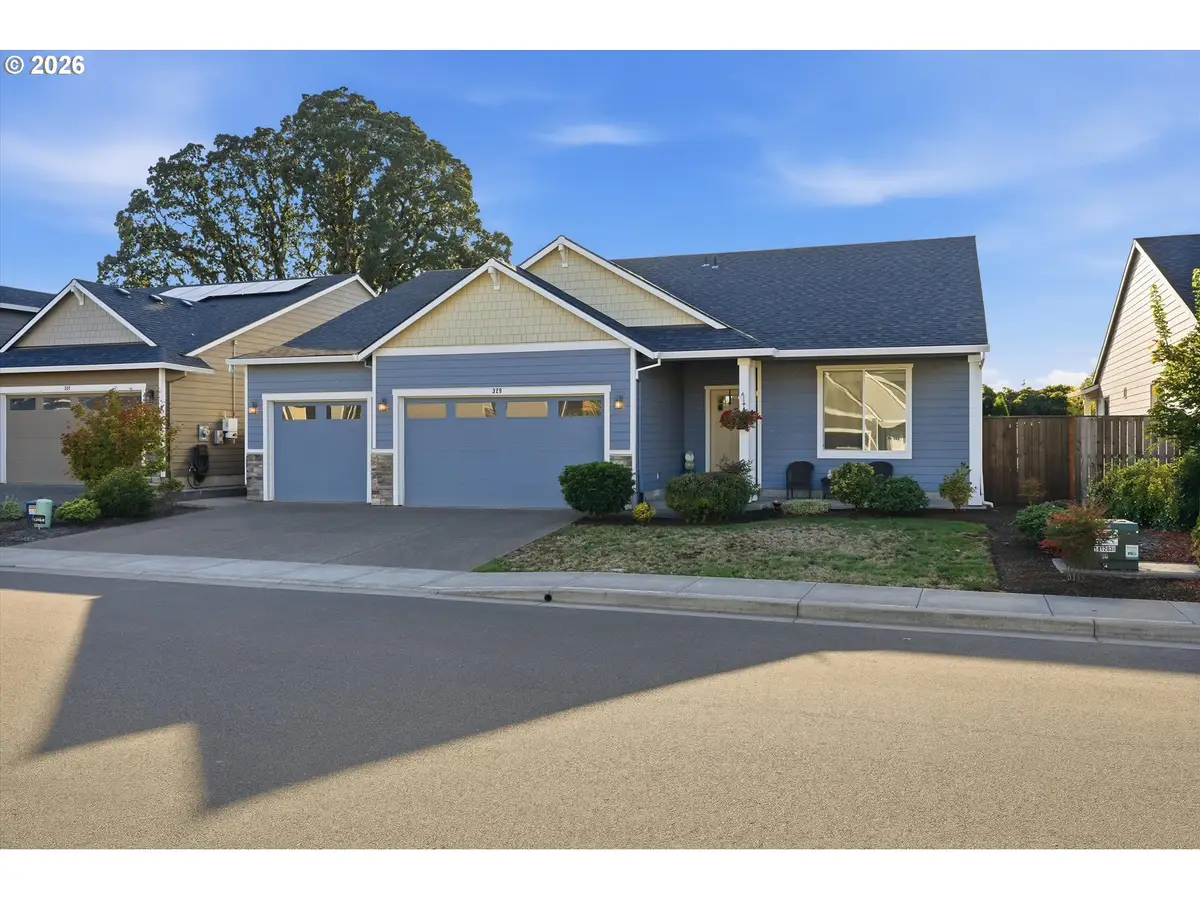 329 S 7th St, Carlton, OR 97111 - #1
