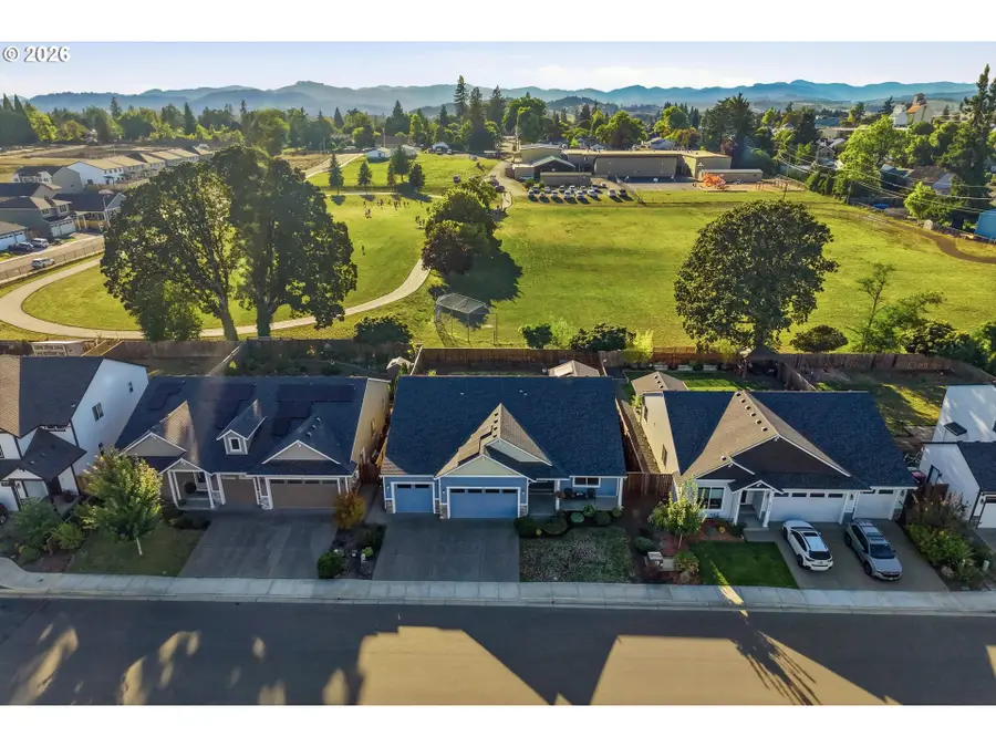 329 S 7th St, Carlton, OR 97111 - #2