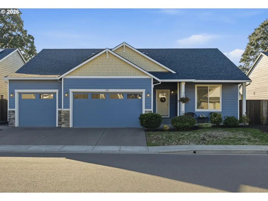 329 S 7th St, Carlton, OR 97111 - #3