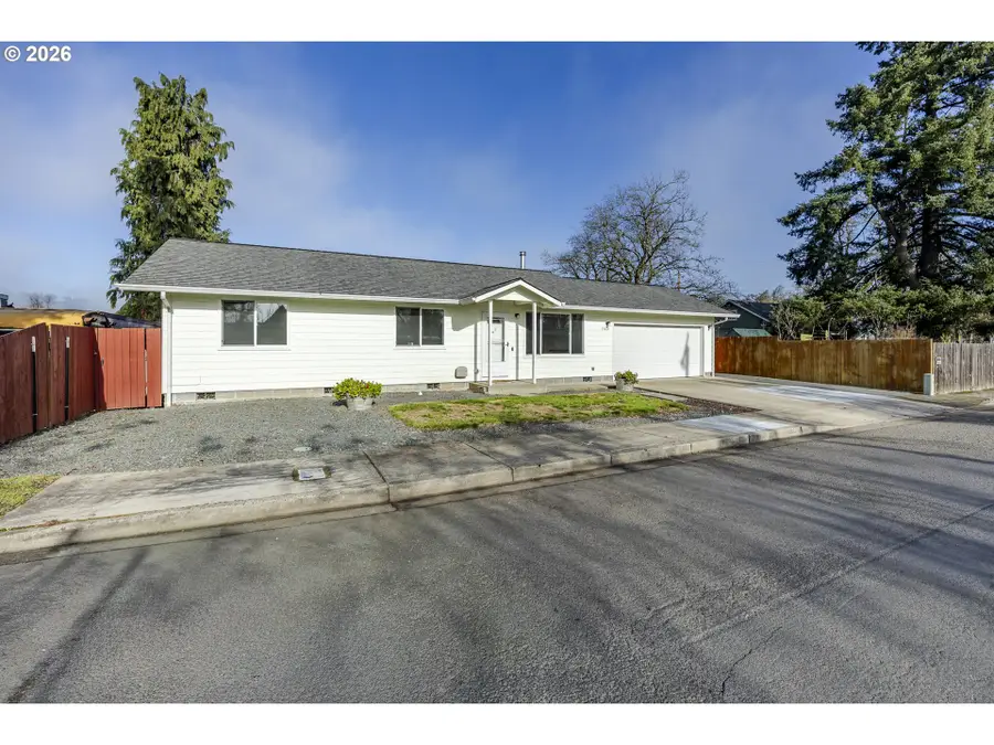 1560 Harvey Rd, Cottage Grove, OR 97424 - Image #2