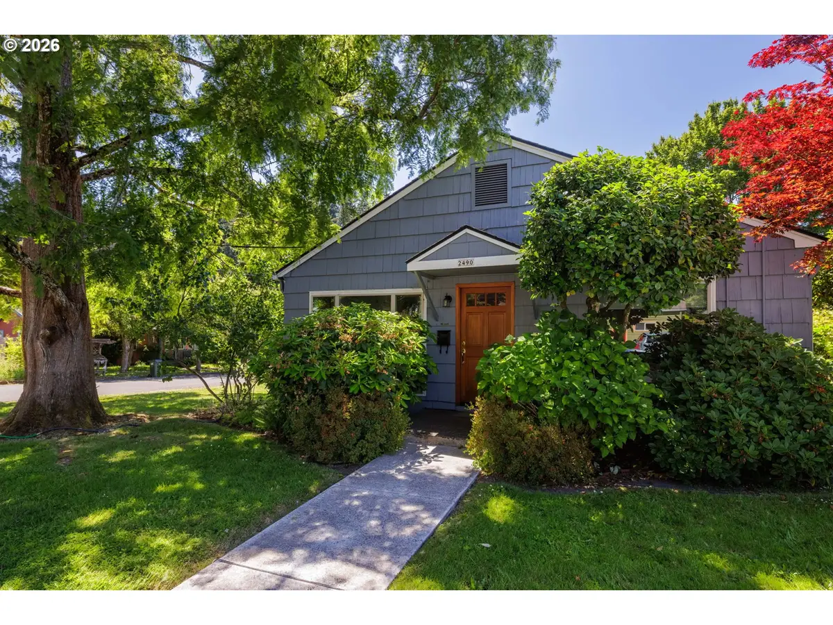 2490 Emerald St, Eugene, OR 97403 - #1