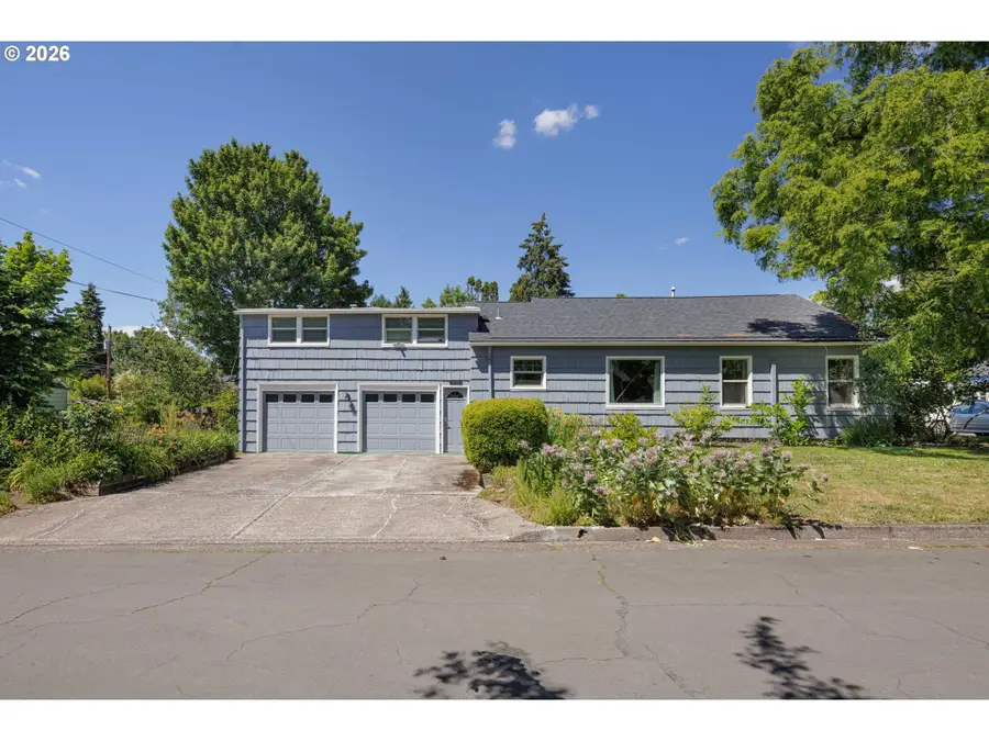 2490 Emerald St, Eugene, OR 97403 - #3