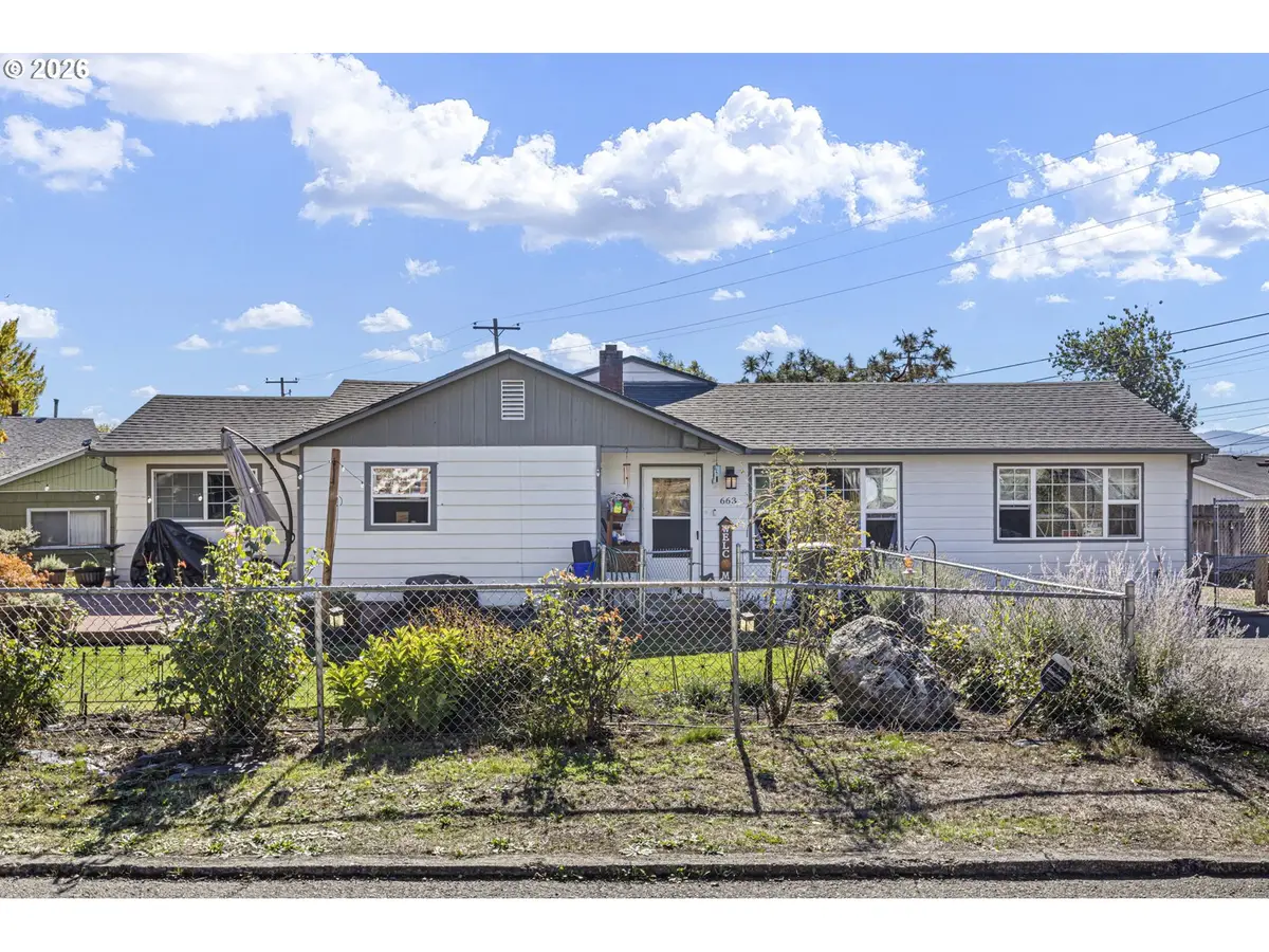 663 NE Knoll Ave, Roseburg, OR 97470 - #1