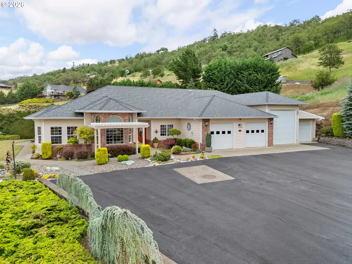 227 Darley Dr, Roseburg, OR 97471 - #1