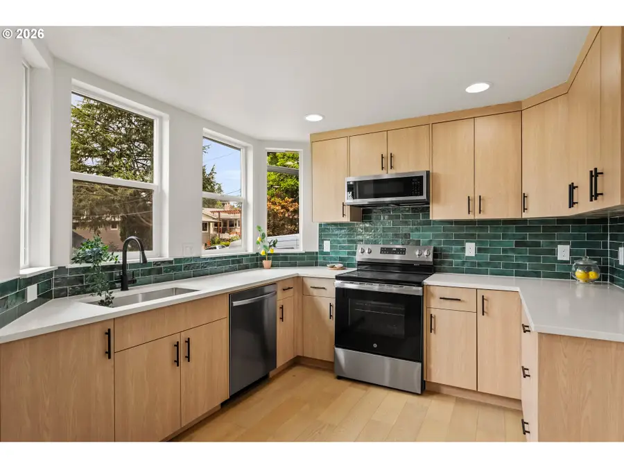 8328 SW 9th Ave, Portland, OR 97219 - #3