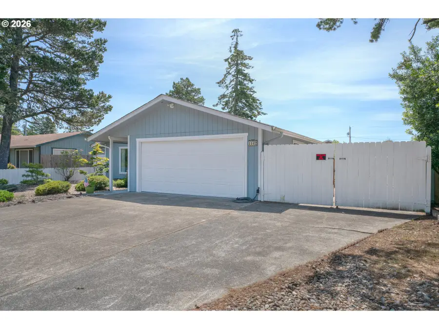 1142 9th St, Florence, OR 97439 - #3