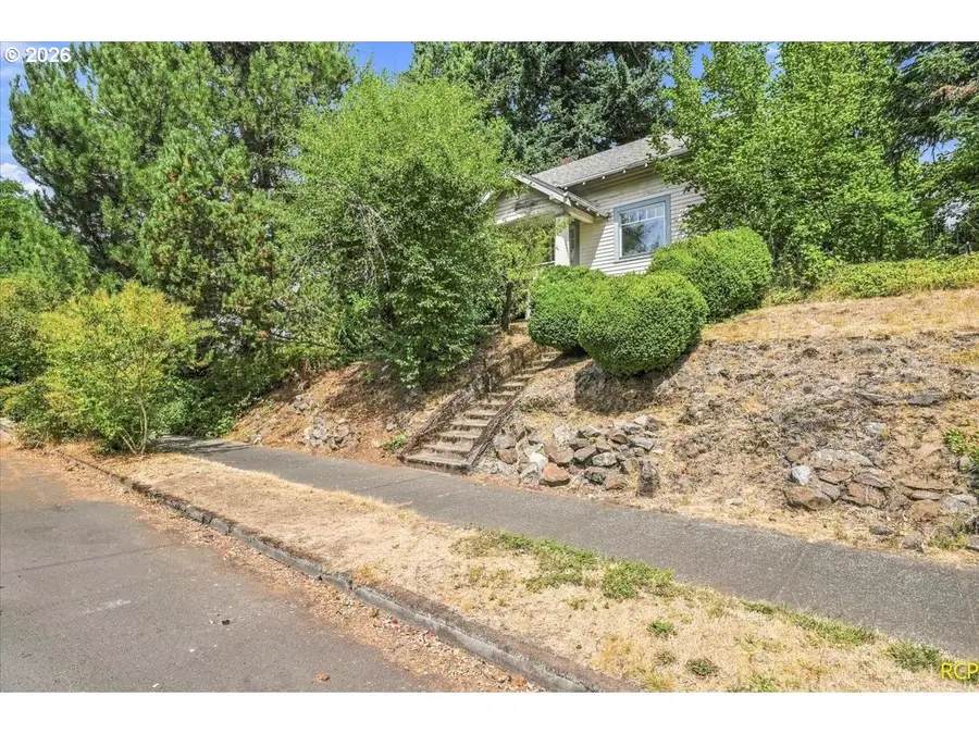 2113 N Sumner St, Portland, OR 97217 - #2