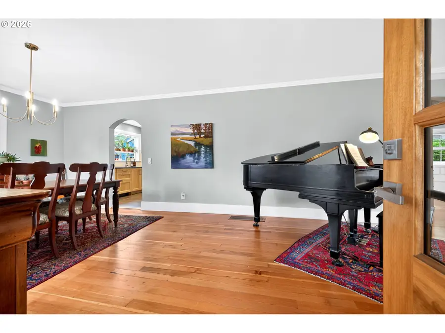 222 Jefferson St, Oregon City, OR 97045 - #2