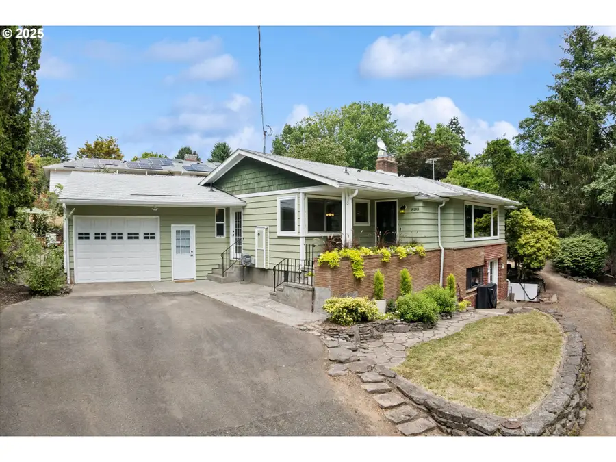 8195 SW Canyon Ln, Portland, OR 97210 - Image #2