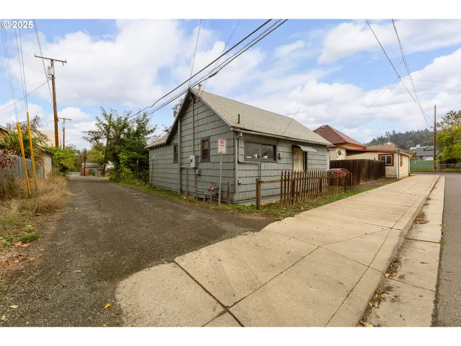 326 SE Cass Ave, Roseburg, OR 97470 - Image #3
