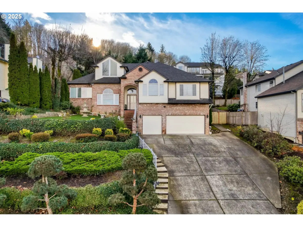 9818 SE Clatsop St, Portland, OR 97266 - Image #1