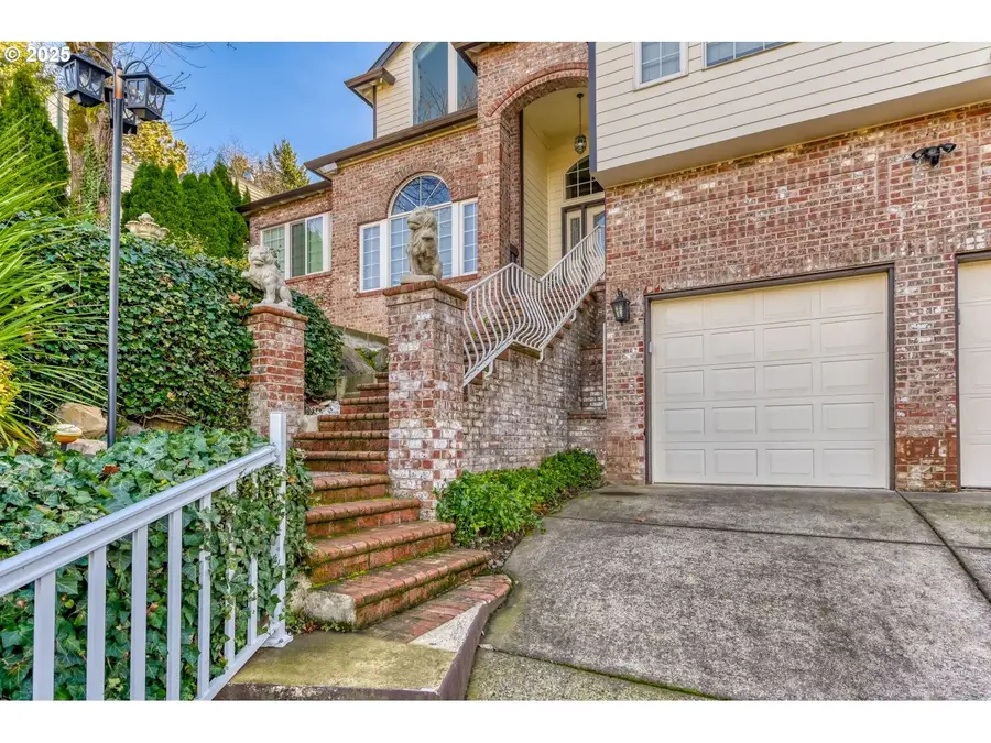 9818 SE Clatsop St, Portland, OR 97266 - Image #3