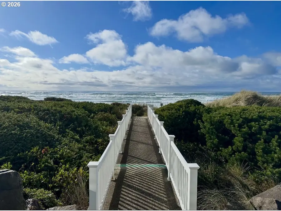 5725 SW Arbor Dr, South Beach, OR 97366 - #2