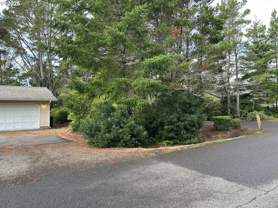 4948 Oceana Dr, Florence, OR 97439 - Image #2