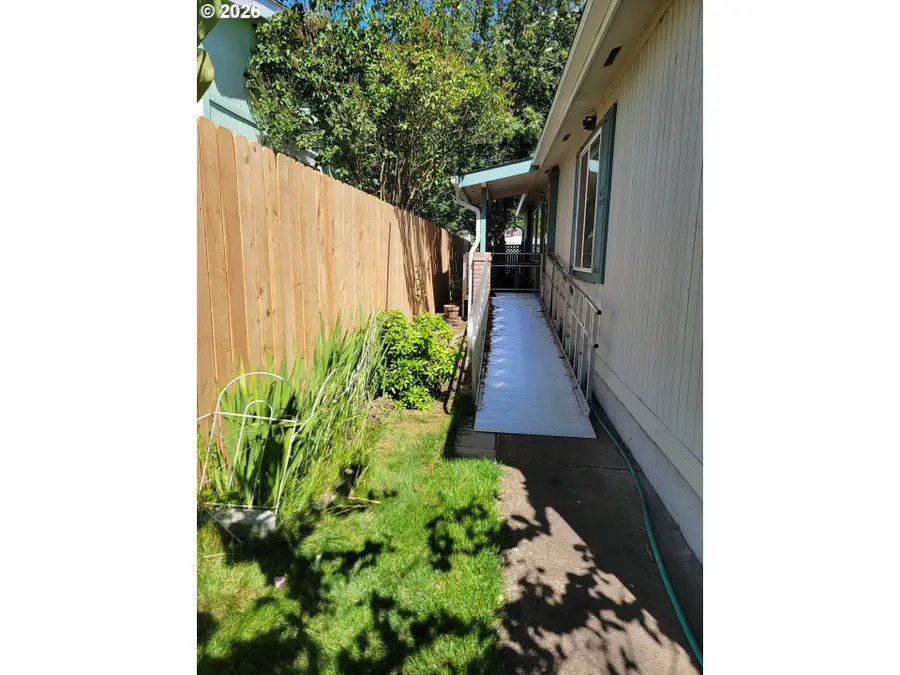 1301 Bramblewood Ln, Eugene, OR 97404 - #2