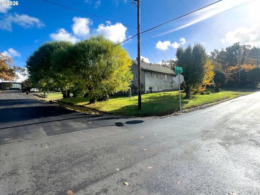 425 S 3rd St, Springfield, OR 97477 - Image #2
