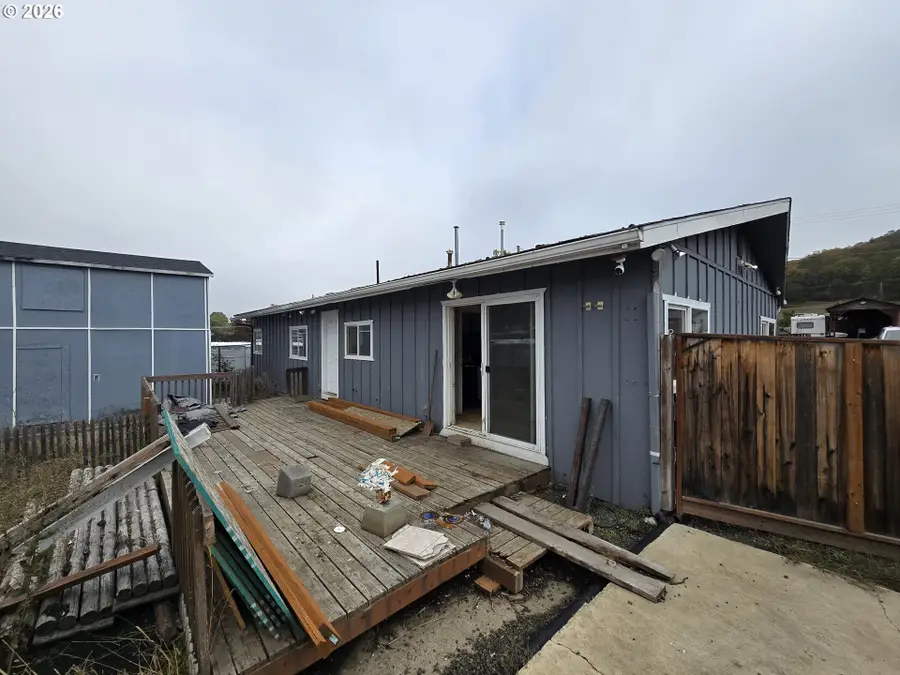 3612 NW Joseph St, Roseburg, OR 97470 - #3