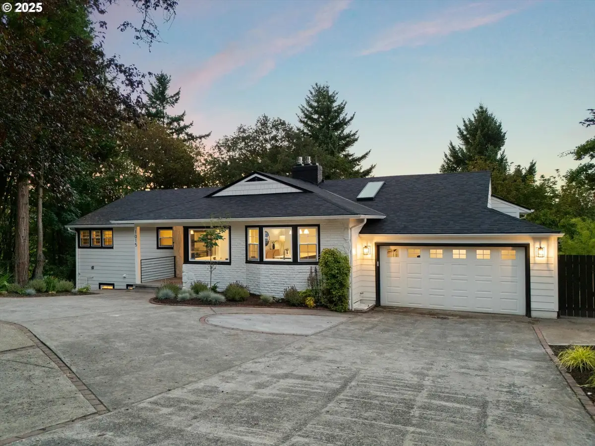 1015 Southshore Blvd, Lake Oswego, OR 97034 - Image #1