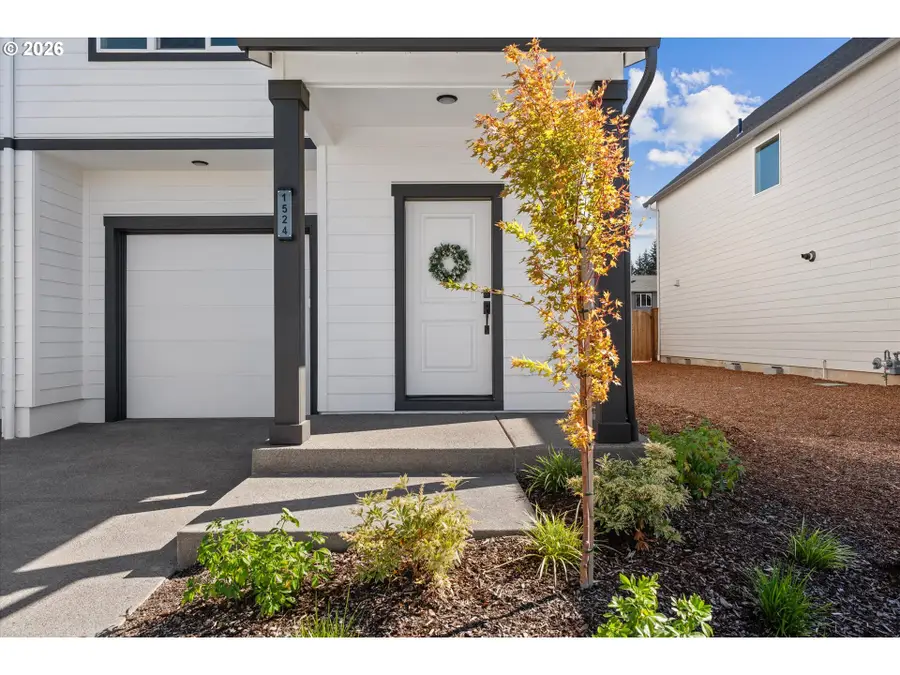 1524 Brown St, Woodburn, OR 97071 - #2