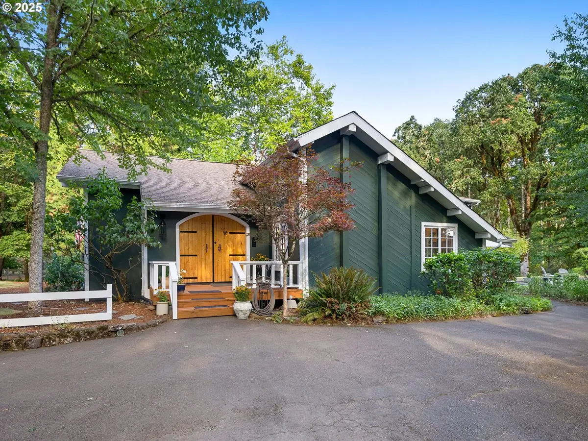 19875 SW Meadow View Dr, McMinnville, OR 97128 - Image #1