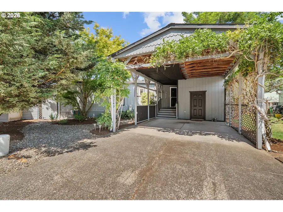 13249 SE Schiller St, Portland, OR 97236 - Image #3