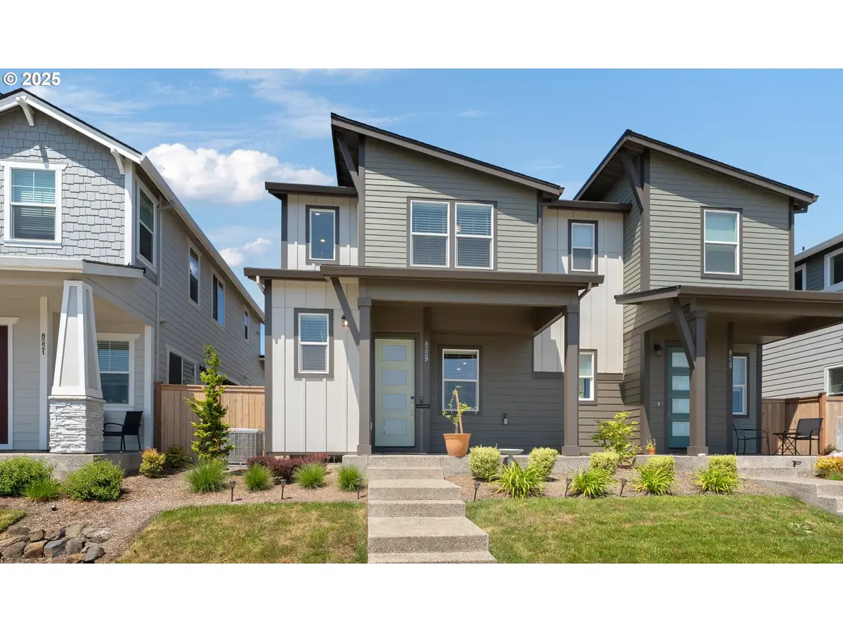 8229 SE Kinnaman St, Hillsboro, OR 97123 - Image #1