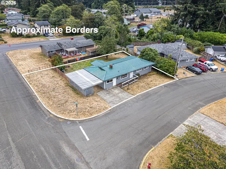 3320 Fernwood Pl, Reedsport, OR 97467 - #2