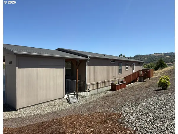 225 Nestucca Ln, Roseburg, OR 97471
