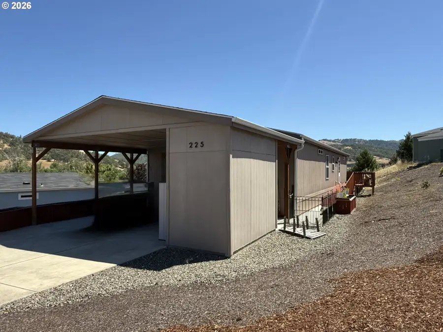 225 Nestucca Ln, Roseburg, OR 97471 - #2