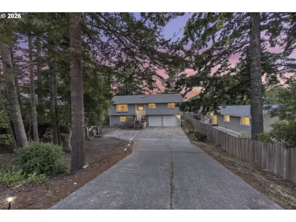 1345 Mulberry Ln, Florence, OR 97439