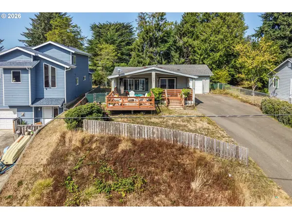 743 Caroline St, Bandon, OR 97411