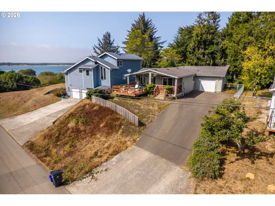 743 Caroline St, Bandon, OR 97411 - #2